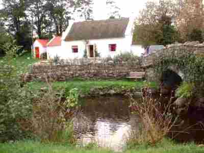 irish_thatched_cottage_donegal.jpg