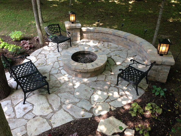 dublin-oh-flagstone-patio-with-half-moon-retaining-wall-lr.jpg